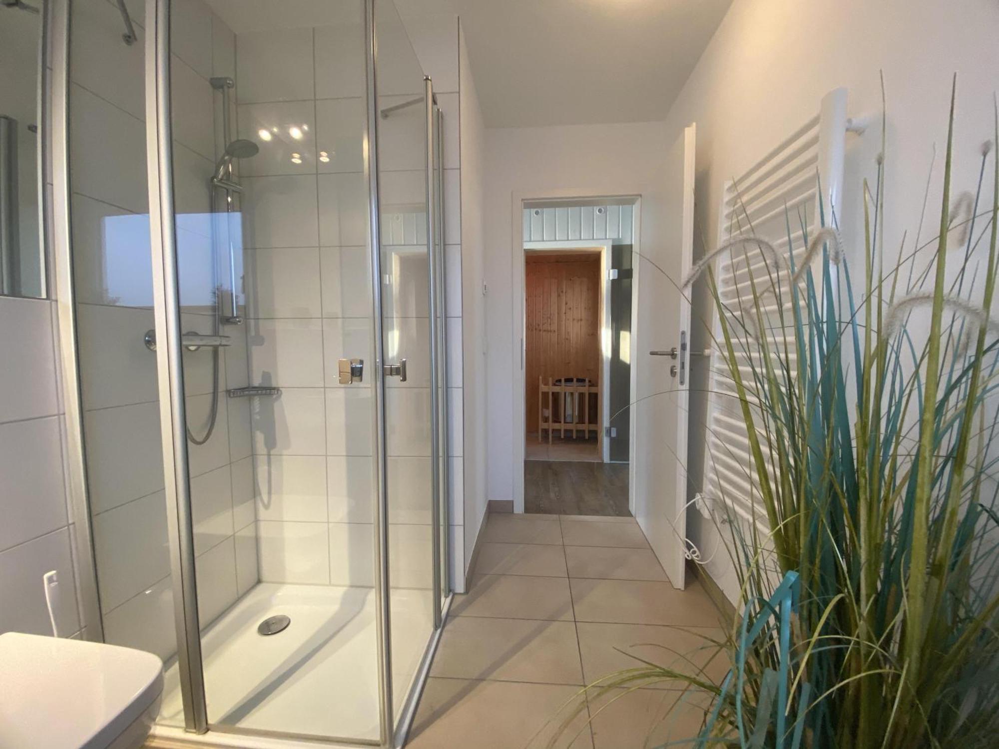 Schwimmendes Ferienhaus Antares One By Seeblick Ferien Oro, Rundum Wasser, Sauna Olpenitz Extérieur photo