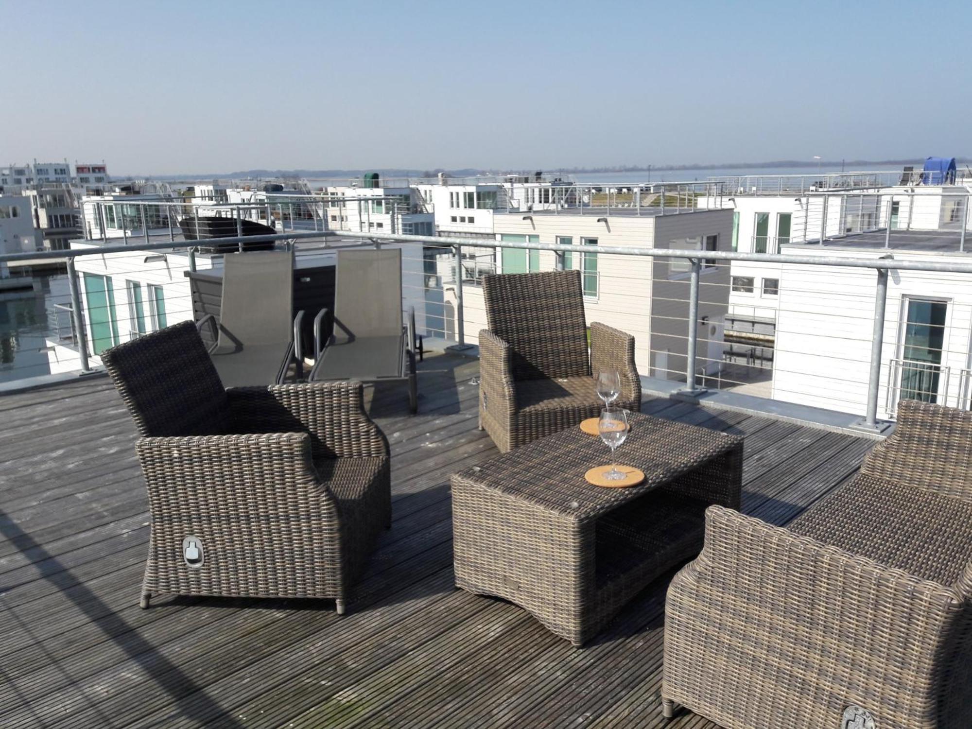 Schwimmendes Ferienhaus Antares One By Seeblick Ferien Oro, Rundum Wasser, Sauna Olpenitz Extérieur photo