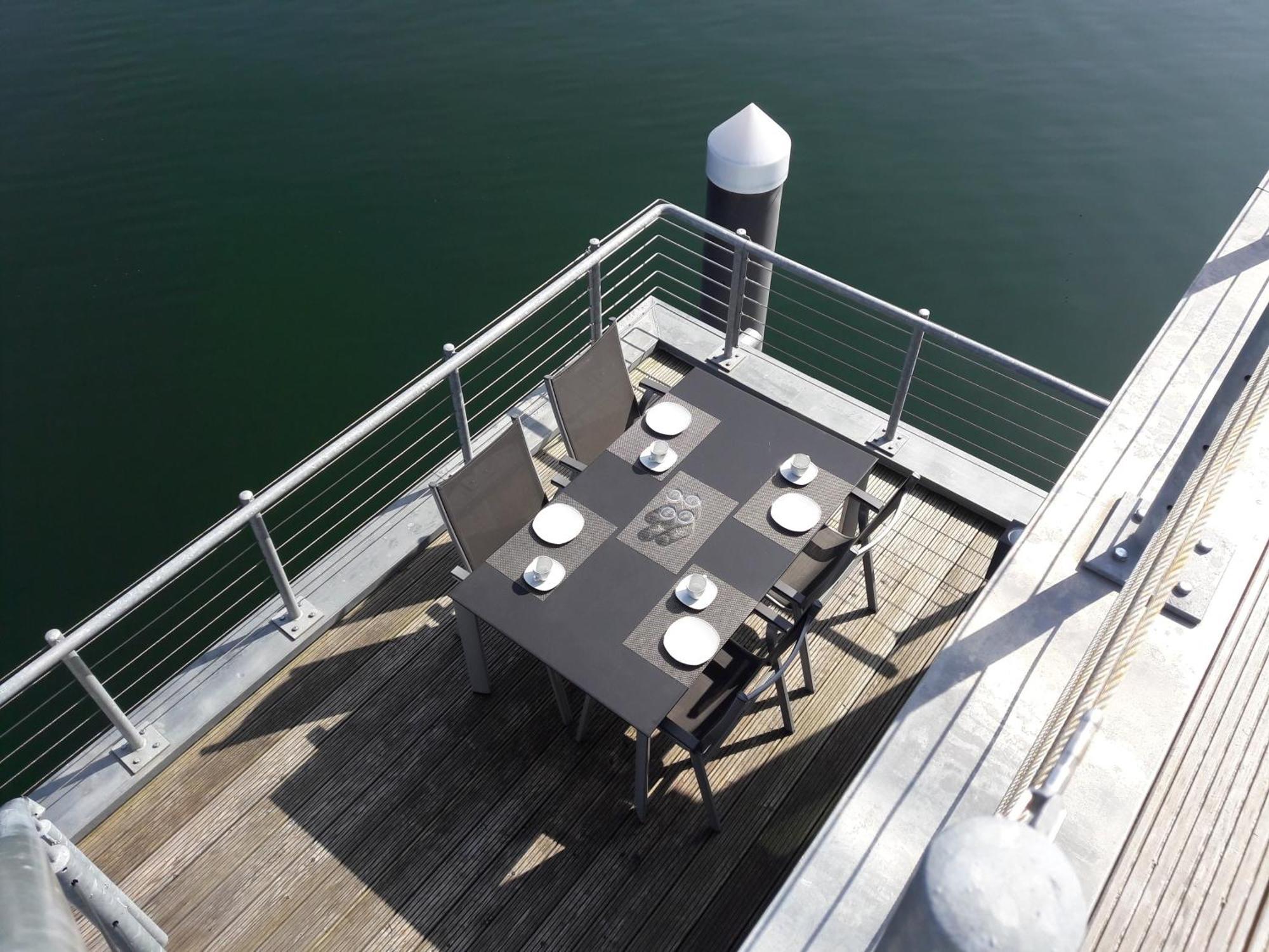 Schwimmendes Ferienhaus Antares One By Seeblick Ferien Oro, Rundum Wasser, Sauna Olpenitz Extérieur photo