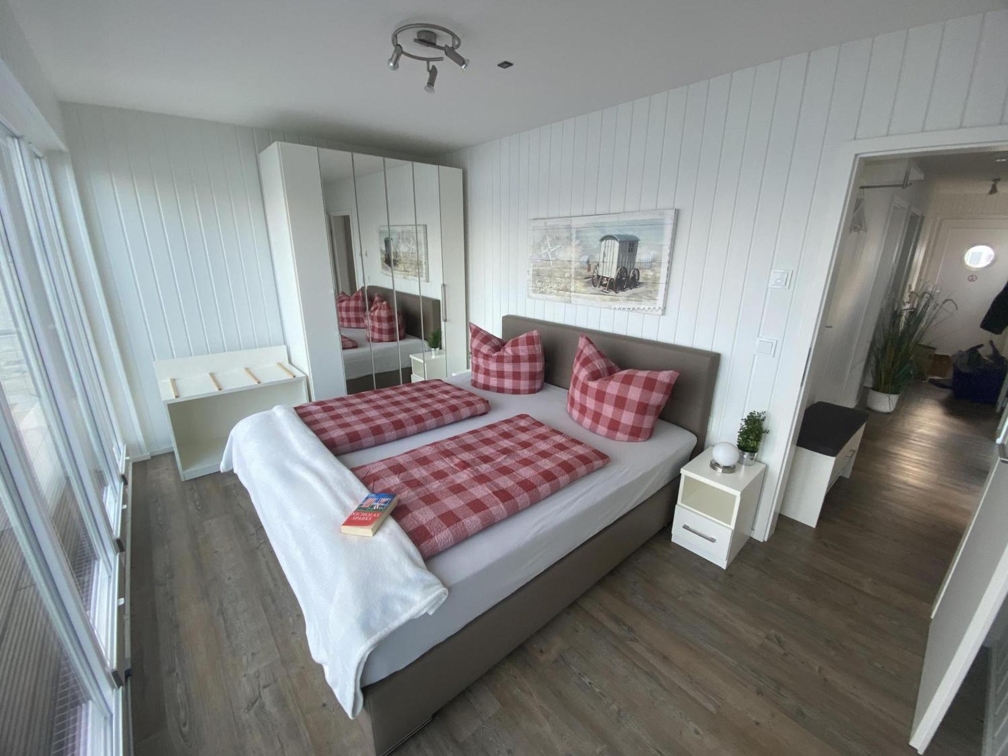 Schwimmendes Ferienhaus Antares One By Seeblick Ferien Oro, Rundum Wasser, Sauna Olpenitz Extérieur photo