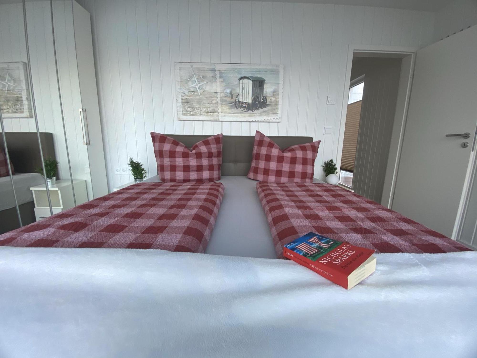 Schwimmendes Ferienhaus Antares One By Seeblick Ferien Oro, Rundum Wasser, Sauna Olpenitz Extérieur photo
