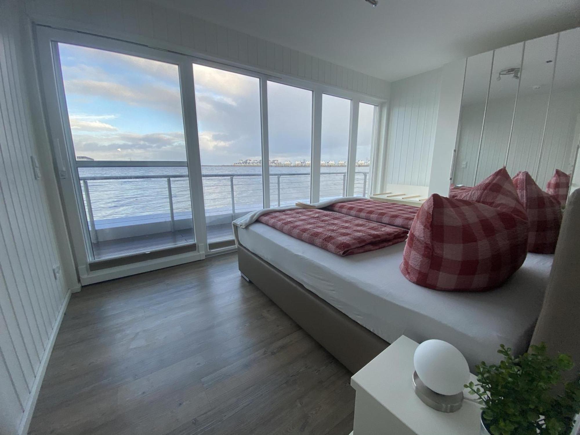 Schwimmendes Ferienhaus Antares One By Seeblick Ferien Oro, Rundum Wasser, Sauna Olpenitz Extérieur photo