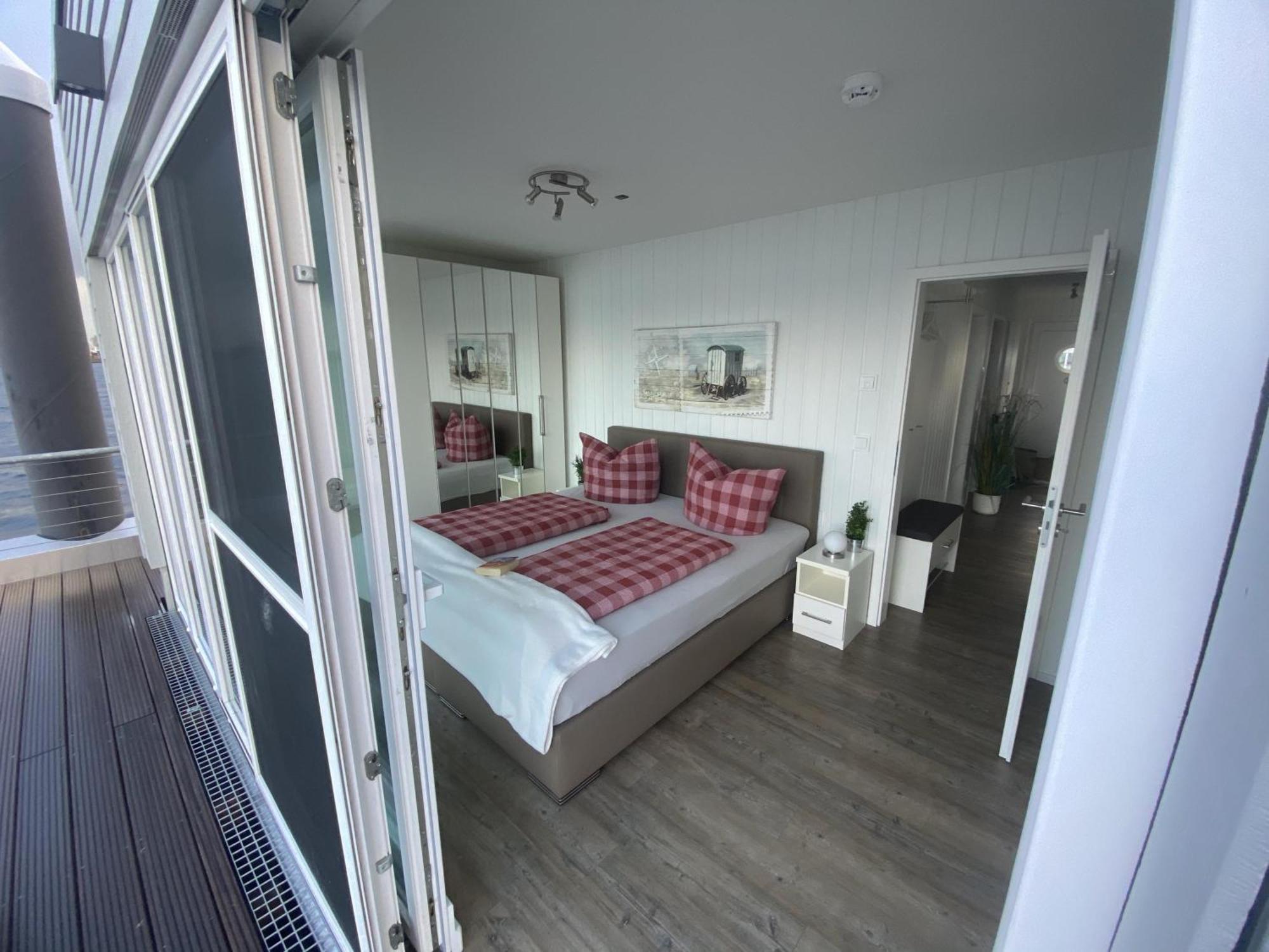 Schwimmendes Ferienhaus Antares One By Seeblick Ferien Oro, Rundum Wasser, Sauna Olpenitz Extérieur photo